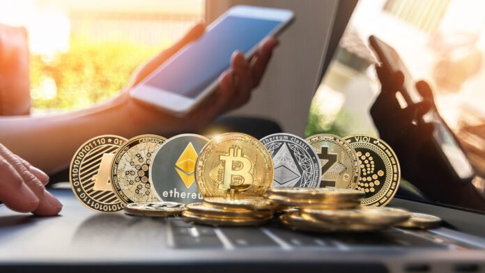 Cryptocurrency zijn digitale of virtuele valuta's die gebruikmaken van cryptografie voor veilige financiële transacties.